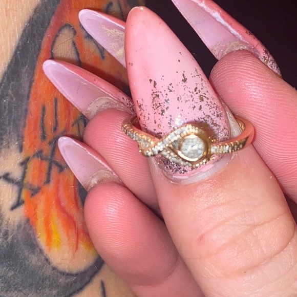 Gold engagement ring - Picture 8 of 8